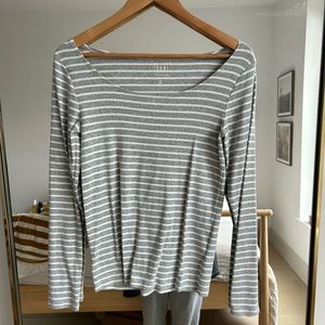 Gap Medium Long Sleeve Boatneck T Shirt
